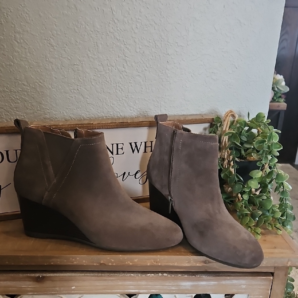 Vionic Taupe Ankle Booties